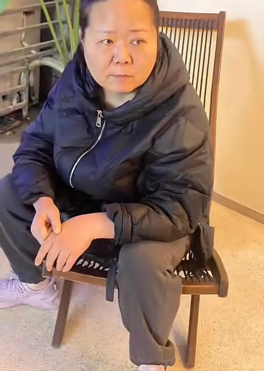 DƬ